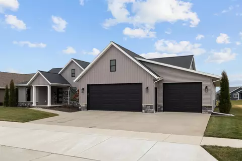 2978 E Bluetopaz Dr, Appleton, WI 54913 photo 2