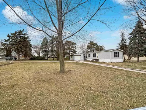 8629 Center Rd, Newton, WI 53063