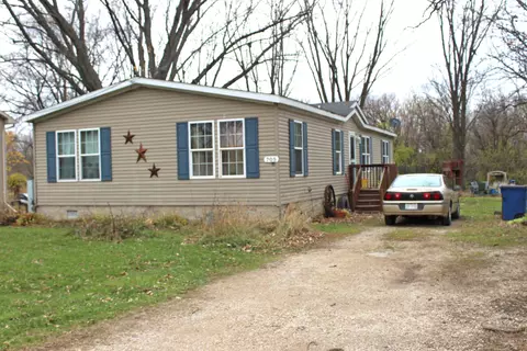 705 Michigan St, Omro, WI 54963