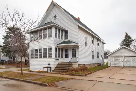 210 Bay St, Oshkosh, WI 54901