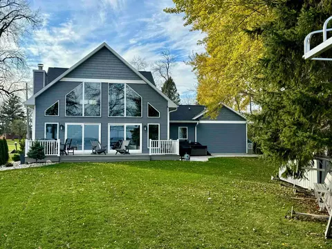 104 Rickers Bay Rd, Neenah, WI 54956
