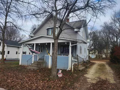 78 W 14th St, Clintonville, WI 54929