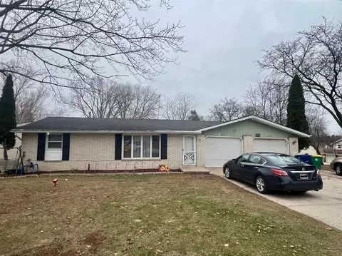 2351 Deer Trail Dr, Green Bay, WI 54302