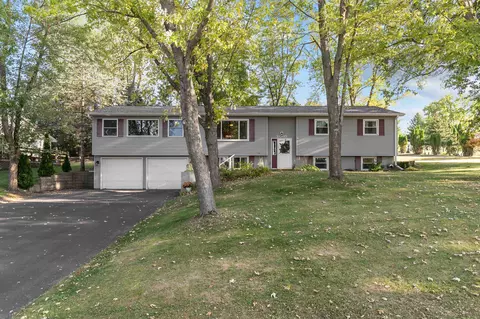 2060 Southland Ln, New London, WI 54961