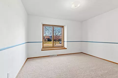 Bedroom - 12 Springbrook Cercle Dr, Appleton, WI 54914 photo 4 of 9