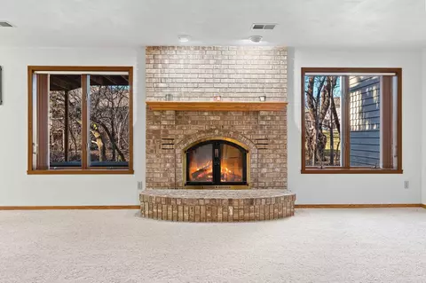 Living - 12 Springbrook Cercle Dr, Appleton, WI 54914 photo 3 of 6