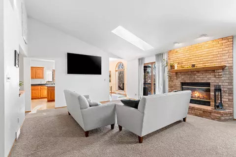 Living - 12 Springbrook Cercle Dr, Appleton, WI 54914 photo 1 of 6