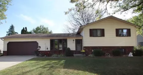 1516 Villa Park Dr, Oshkosh, WI 54904