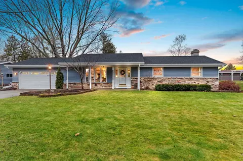 837 Moon Dr, Green Bay, WI 54313