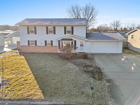 2454 Robinson Ave, Green Bay, WI 54311