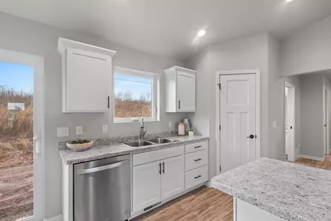 542 Emerald Isle Ct, Wrightstown, WI 54180 photo 7