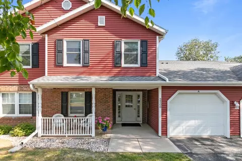 2500 Village Ln #D, Oshkosh, WI 54904