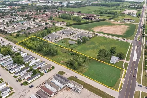 1373 Bellevue St, Green Bay, WI 54311