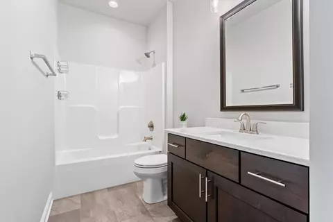 Bath - 2327 E Harrier Ln, Appleton, WI 54913 photo 2 of 2