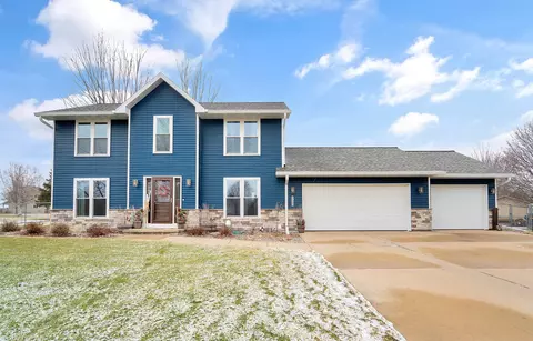 2001 Pinnacle Pl, New Franken, WI 54229