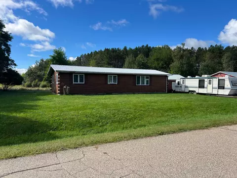 1121 Park St, Gresham, WI 54128