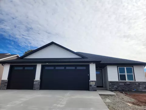 1021 Lotus Trl, Menasha, WI 54952