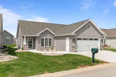 4978 W Woods Creek Ln, Appleton, WI 54913