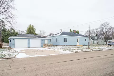 2020 N Morrison St, Appleton, WI 54911 photo 2