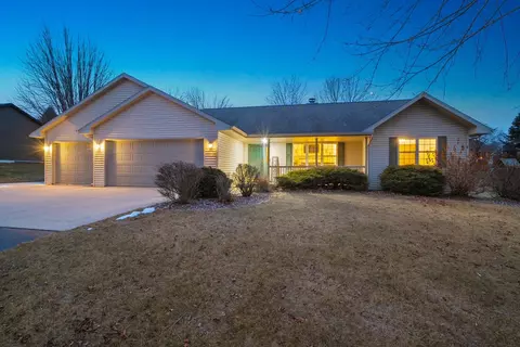 3133 Burtons Riverside Trl, Green Bay, WI 54313