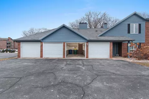 2937 Mossy Oak Cir, Green Bay, WI 54311