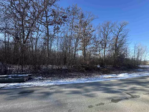 1911 Cottontail Dr, Oshkosh, WI 54904