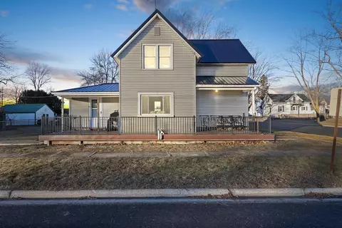 324 Oak St, Luxemburg, WI 54217