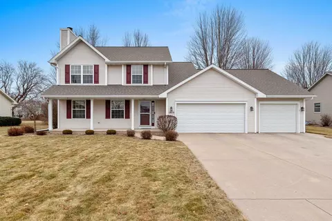 1979 Swanstone Cir, De Pere, WI 54115