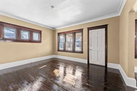 Living - 522 E Maple St, Appleton, WI 54915 photo 2 of 3
