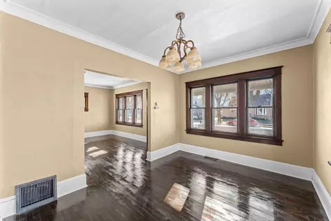 Living - 522 E Maple St, Appleton, WI 54915 photo 1 of 3
