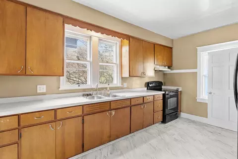 Kitchen - 522 E Maple St, Appleton, WI 54915 photo 2 of 2