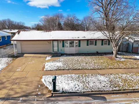2401 S Horizon Dr, Appleton, WI 54915