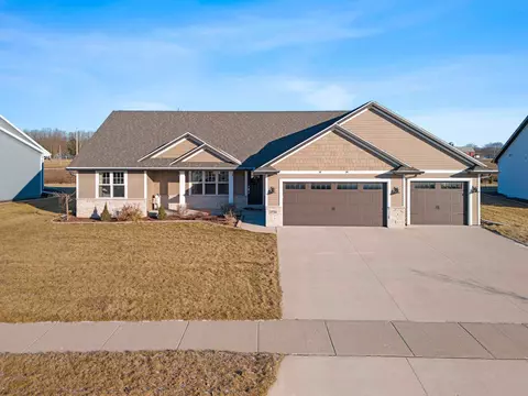 1756 Red Oak St, Green Bay, WI 54313