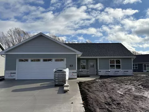 162 Golf Course Dr, Wrightstown, WI 54180