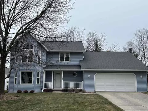 2691 Hillside Heights Dr, Green Bay, WI 54311