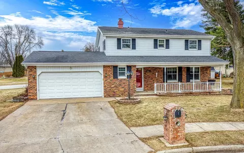 1 Clover Ct, Little Chute, WI 54140