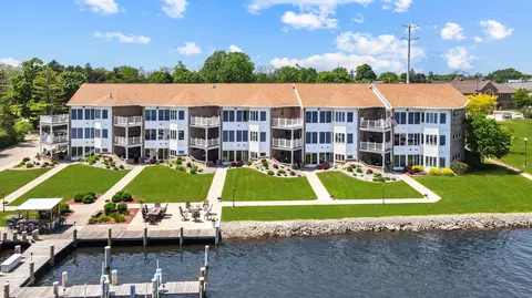 169 S 1st St #11, Winneconne, WI 54986