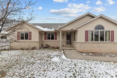Exterior - 4417 N Clayhill Dr, Appleton, WI 54913 photo 3 of 7