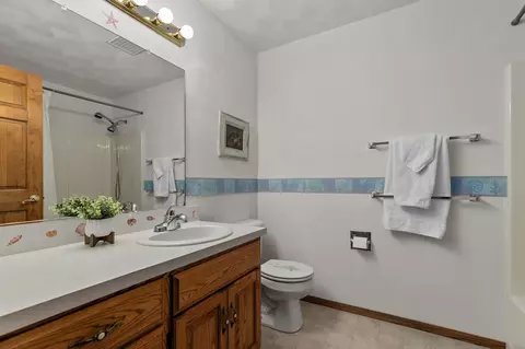 Bath - 4417 N Clayhill Dr, Appleton, WI 54913 photo 1 of 7