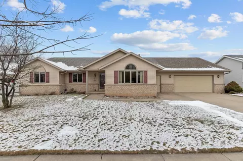 4417 N Clayhill Dr, Appleton, WI 54913