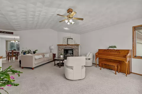 Living - 4417 N Clayhill Dr, Appleton, WI 54913 photo 3 of 4