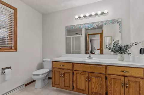 Bath - 4417 N Clayhill Dr, Appleton, WI 54913 photo 3 of 7