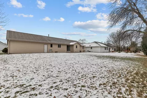 Exterior - 4417 N Clayhill Dr, Appleton, WI 54913 photo 6 of 7