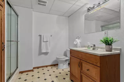 Bath - 4417 N Clayhill Dr, Appleton, WI 54913 photo 6 of 7