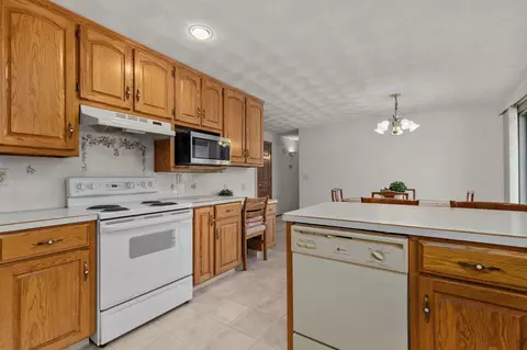 Kitchen - 4417 N Clayhill Dr, Appleton, WI 54913 photo 4 of 4