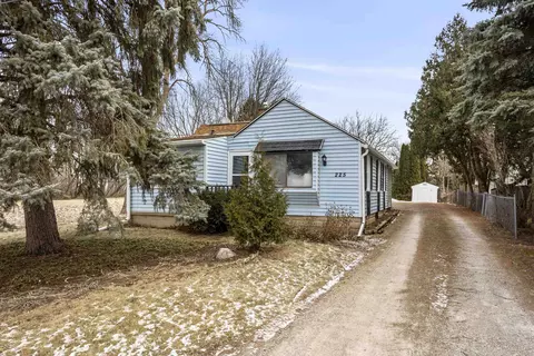 225 Gruenwald Ave, Neenah, WI 54956