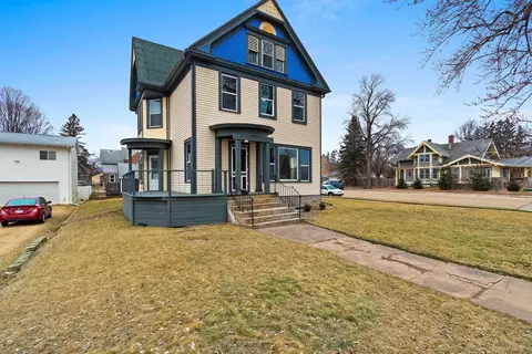 33 N Main St, Clintonville, WI 54929