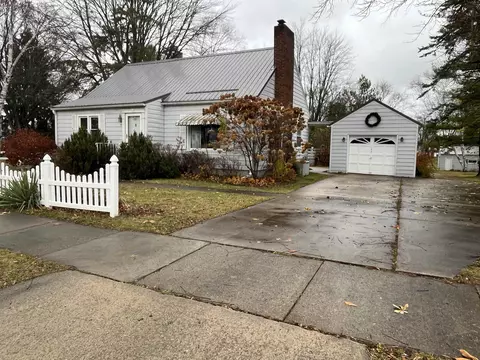 144 Main St, Pulaski, WI 54162