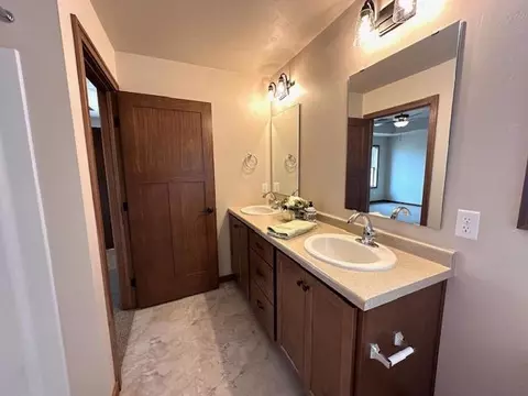 Bath - w5552 Tonys Way, Appleton, WI 54915 photo 3 of 3
