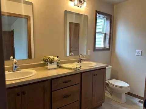 Bath - w5552 Tonys Way, Appleton, WI 54915 photo 2 of 3